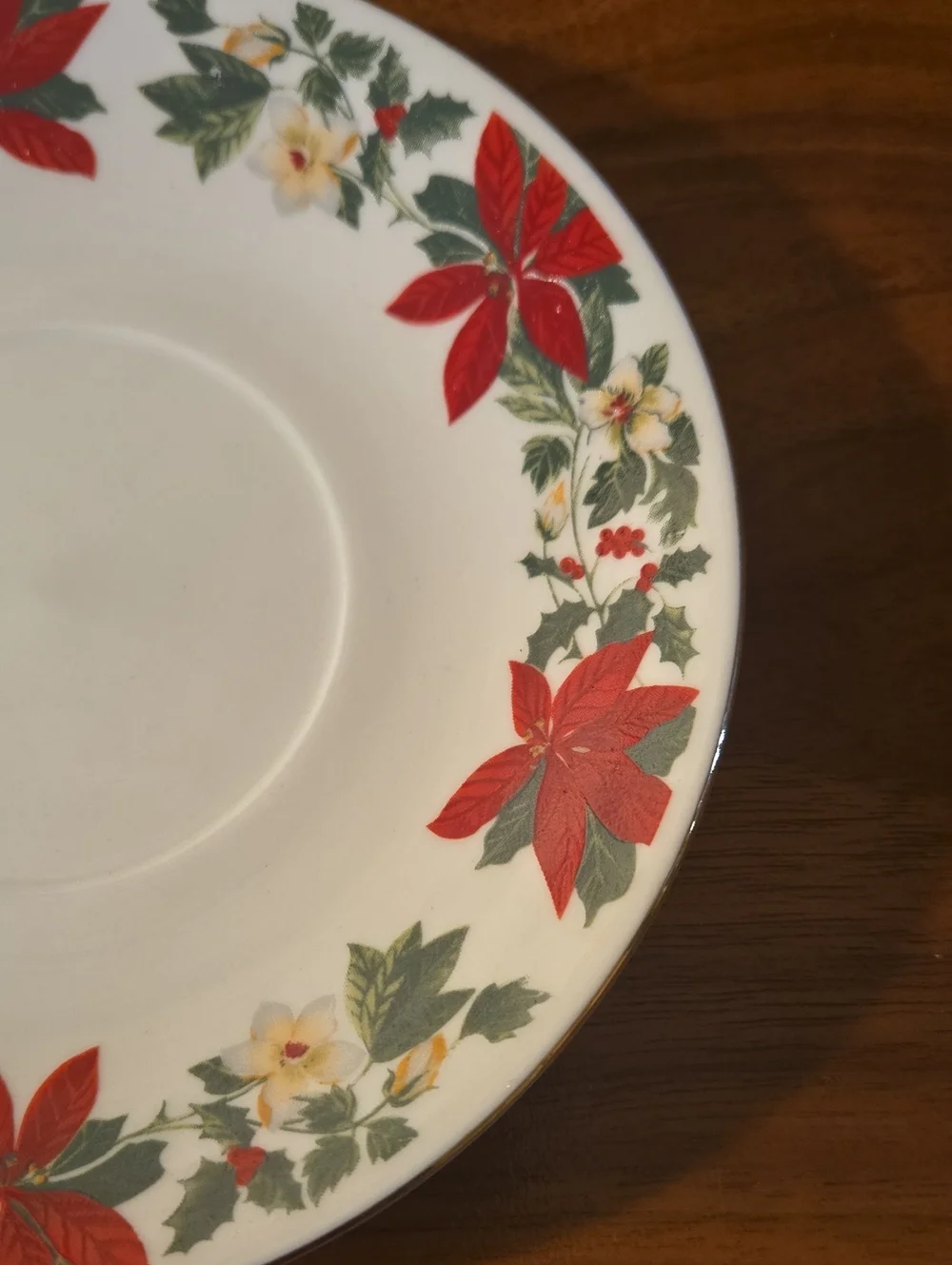 **4** GIBSON CHINA-HOLIDAY POINTSETTA/HOLLY 6